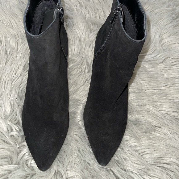 Shoes - Picture 3 of 9